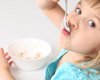 Творог, кефир и яичный желток в питании ребенка: когда и как?