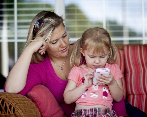 Стоит ли покупать ребенку смартфон?