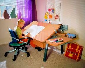 Выбираем письменный стол для ребенка
