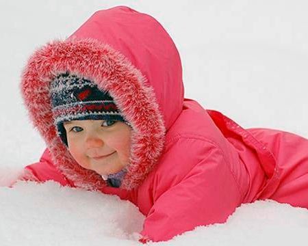 Как правильно гулять с ребенком зимой: самые большие ошибки родителей